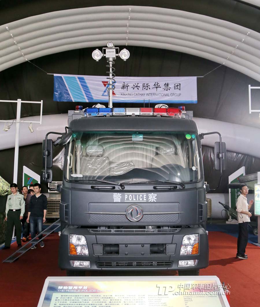 Quartermaster equipment is exhibited at the 9th China International Aviation & Aerospace Exhibition, which kicked off on November 12 in Zhuhai, Guangdong province. (China Military Online/Qiao Tianfu)