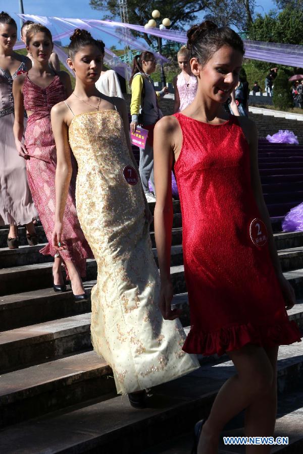 Contestants for the final of New Silk Road Miss World Competition rehearse at the Meizihu Garden in Pu'er, southwest China's Yunnan Province, Nov. 22, 2012. The contestants will also attend joint performance with country music bands at the 1st Pu'er International Country Music Festival. (Xinhua/Li Mingfang)