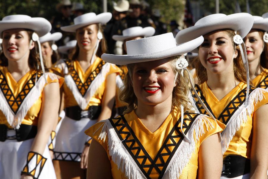 Students march during the 2012 Thanksgiving Day Parade in Houston, the United States, Nov. 22, 2012. (Xinhua/Song Qiong)