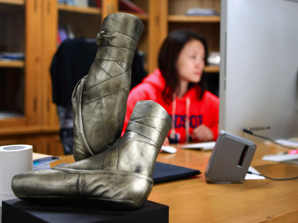 Wang Yuanyuan reviews the performance schedule of February 2012 at her office in Beijing, capital of China, Jan. 20, 2012. (Xinhua/Xu Zijian)