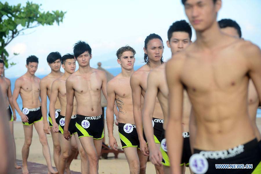 Contestants of the New Silk Road Model Contest participate in an outdoor show in Sanya, south China's Hainan Province, Nov. 22, 2012. The finals will be held on Nov. 30. (Xinhua/Jin Liangkuai)