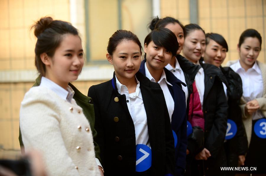 Candidates wait for a job interview for airline stewards in Lanzhou, capital of northwest China's Gansu Province, Nov. 24, 2012. The Gansu branch of China Eastern Airline launched a job interview to recruit airline stewards on Saturday, attracting more than 300 applicants.(Xinhua/Zhang Meng) 