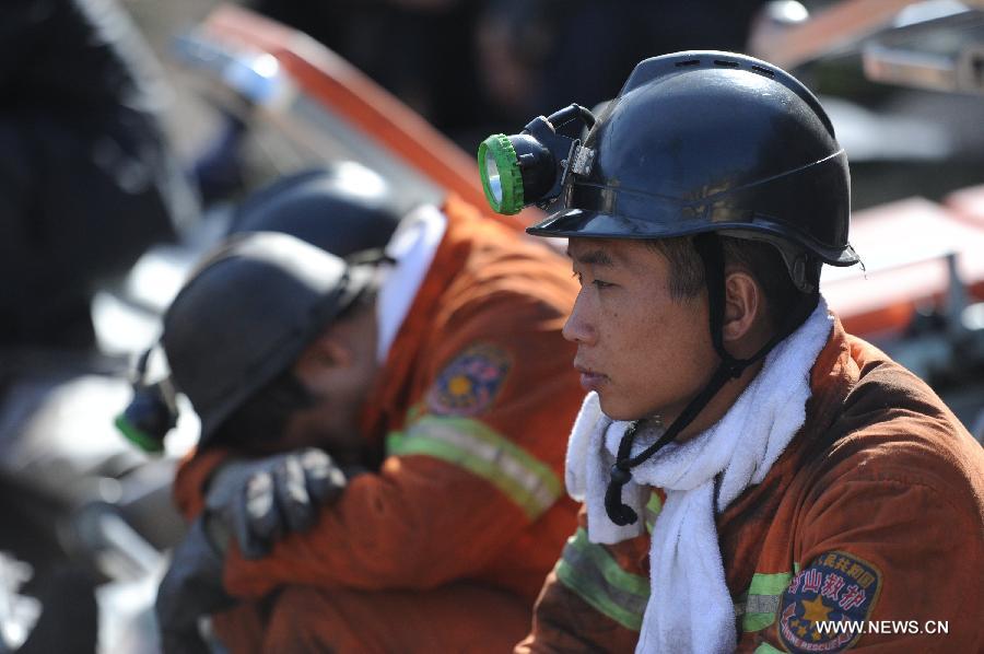 Rescuers take a rest before entering the shaft to continue rescue work at the Xiangshui Coal Mine in Panxian County of Liupanshui City, southwest China's Guizhou Province, Nov. 25, 2012. Nineteen miners were confirmed dead, and four others remain trapped after a coal-gas outburst hit the Xiangshui Coal Mine at 10:55 a.m. on Saturday.(Xinhua/Tao Liang) 