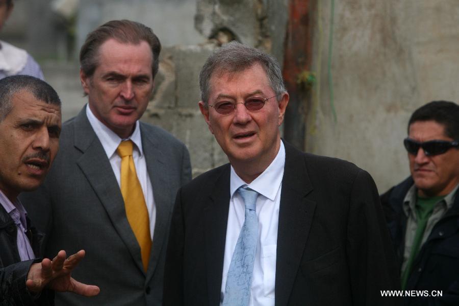 Robert H. Serry (R), the United Nations special coordinator for the Middle East Peace Process, inspects the rubble of a house destroyed in a recent Israeli airstrike during his visit to Gaza Strip in Gaza City on Nov. 25, 2012. (Xinhua/Yasser Qudih) 