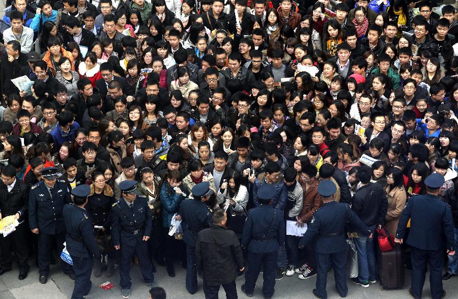 Young people wait to enter the venue of a job fair in Wuhan, capital of central China's Hubei Province, Nov. 24, 2012. The job hunting fair, providing nearly 10,000 vacancies, attracted over 50,000 job seekers on Saturday. (Xinhua) 