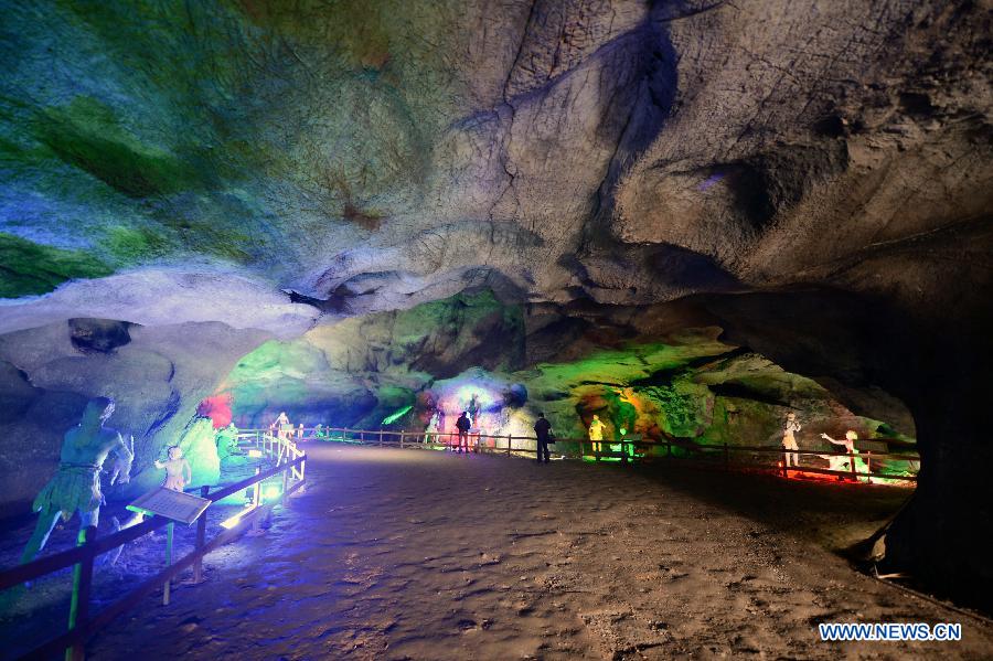 Photo taken on Nov. 26, 2012 shows the interior scene at the Xianren Cave in Dayuan Township of Wannian County, east China's Jiangxi Province. Xianren Cave is the location for historically important finds of prehistoric pottery sherds and rice remains. (Xinhua/Zhou Ke) 