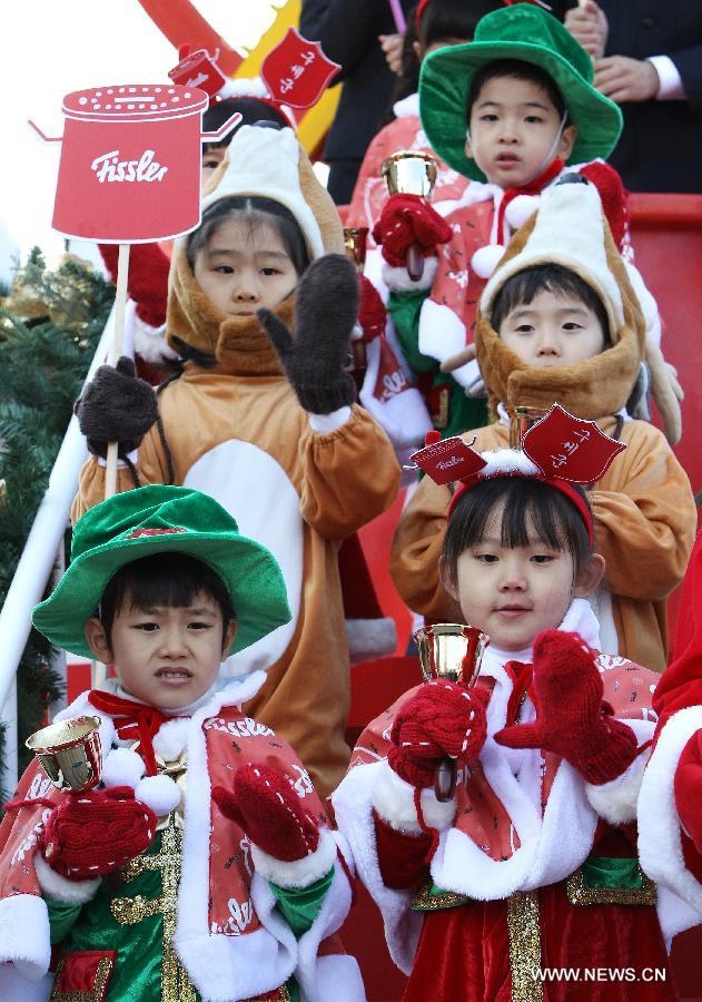 South Korean children wearing Santa Claus costumes attend a fundraising campaign ceremony in Seoul, South Korea, Nov. 26, 2012. (Xinhua/Park Jin-hee) 