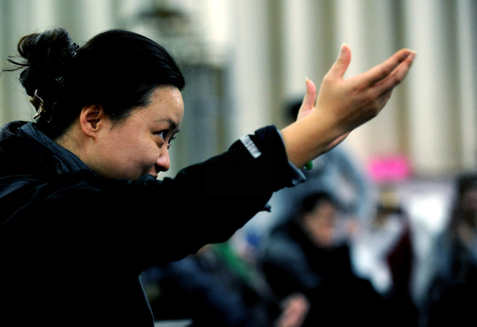 Director and choreographer Tong Ruirui instructs performers in Zhengzhou, capital of central China's Henan Province, March 22, 2012. (Xinhua/Zhao Peng)