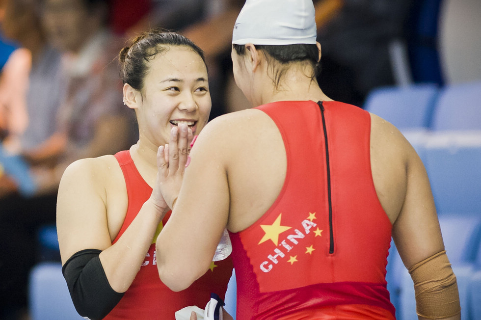 During the Ninth Asian Swimming Championships held on Nov. 25 in Dubai, the United Arab Emirates, China women's water polo team won the championship at 13 to 8.(Xinhua Photo)