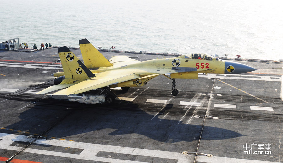 Photo shows carrier-borne J-15 fighter jet lands on China's first aircraft carrier, the Liaoning. (mil. cnr.cn/ Sun Li)