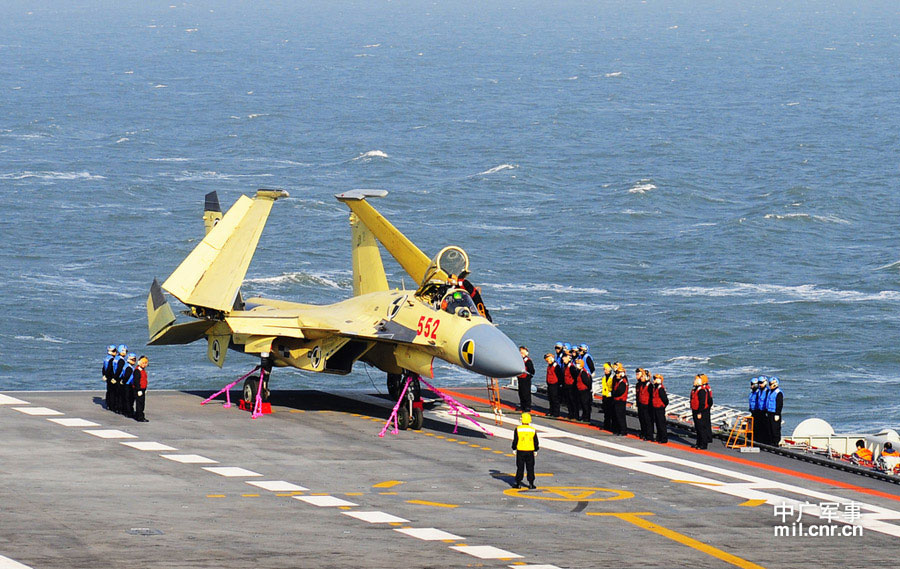 Photo shows carrier-borne J-15 fighter jet on China's first aircraft carrier, the Liaoning. (mil. cnr.cn/ Sun Li)