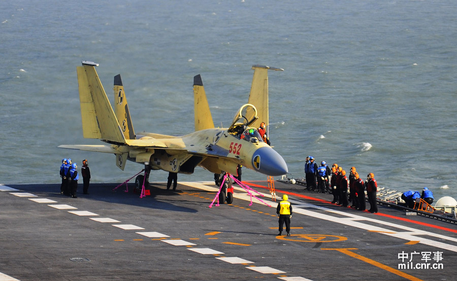 Photo shows carrier-borne J-15 fighter jet on China's first aircraft carrier, the Liaoning. (mil. cnr.cn/ Sun Li)