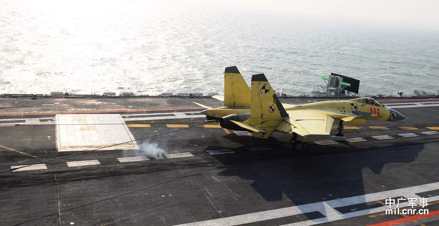 Photo shows carrier-borne J-15 fighter jet lands on China's first aircraft carrier, the Liaoning. (mil. cnr.cn/ Sun Li)