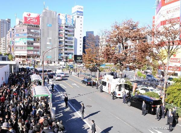 The Photo taken on Nov. 27, 2012 shows Japanese Prime Minister Yoshihiko Noda making a speech to the public during an election campaign event in Tokyo. The ruling Democratic Party of Japan led by Noda will announce its campaign pledges ahead of the general election on December 16. (Xinhua/Ma Ping)