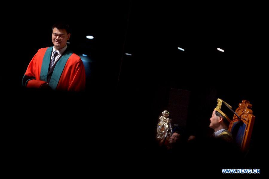 Former NBA star Yao Ming (L) and Hong Kong Chief Executive Leung Chun-ying are seen during the 187th Congregation of the University of Hong Kong, China, on Nov. 27, 2012. Yao Ming receives a Doctor Degree of Social Sciences honoris causa at the University of Hong Kong on Tuesday. (Xinhua/Chen Xiaowei) 