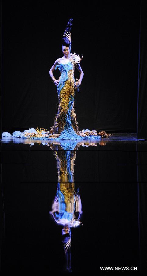 A model presents a creation by Chinese designer Guo Pei during the Asian Couture Fashion Week at Singapore's Marina Bay Sands, on Nov. 27, 2012. (Xinhua/Then Chih Wey) 