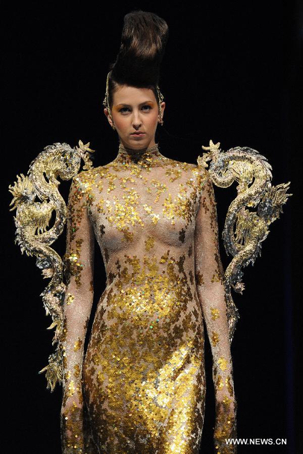 A model presents a creation by Chinese designer Guo Pei during the Asian Couture Fashion Week at Singapore's Marina Bay Sands, on Nov. 27, 2012. (Xinhua/Then Chih Wey) 