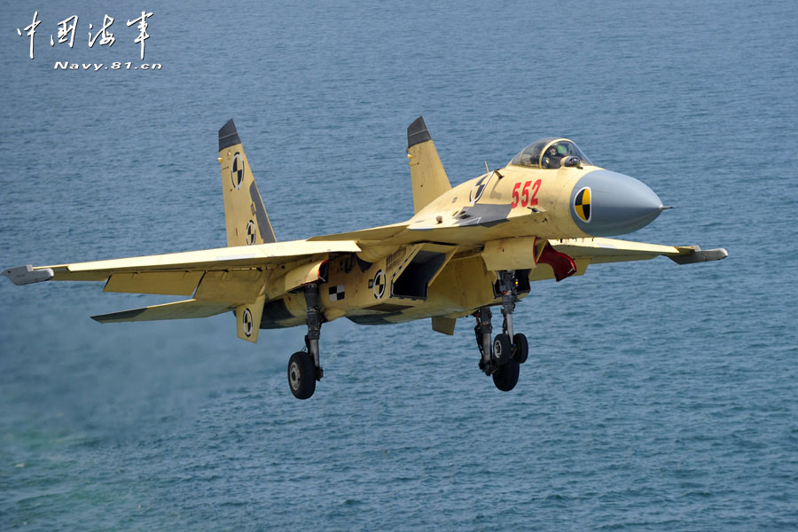 Photo shows carrier-borne J-15 fighter jet. (Navy. 81.cn/ Li Tang)