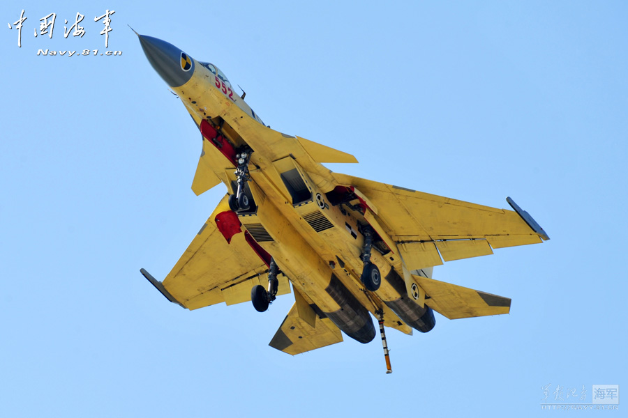 Photo shows carrier-borne J-15 fighter jet. (Navy. 81.cn/ Li Tang)