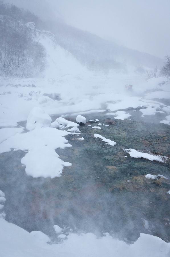 Photo taken on Nov. 28, 2012 shows the picturesque scene in Changbai Mountain in northeast China's Jilin Province. (Xinhua/Ma Caoran) 