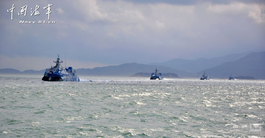 Recently, a unit of missile speedboats under the South China Sea Fleet of the PLA Navy conducts drill in the complicated electromagnetic environment. The drill adopted a series of techniques to seize the opportunities. The drill enhanced the actual combat capability of the unit.(navy.81.cn/Gao Yi,  Liu Xin) 