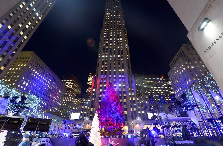 Photo taken on Nov. 28, 2012 shows an 80-foot-tall Christmas tree by Rockefeller Center in New York, the United States. Each year a Christmas tree will be lit up by Rockefeller Center to greet upcoming Christmas and New Year. (Xinhua/Wang Lei) 