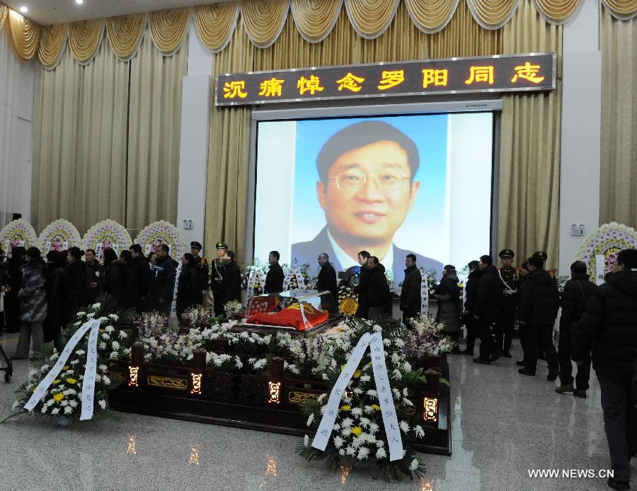 Memorial service held for China's fighter jet production head (3)