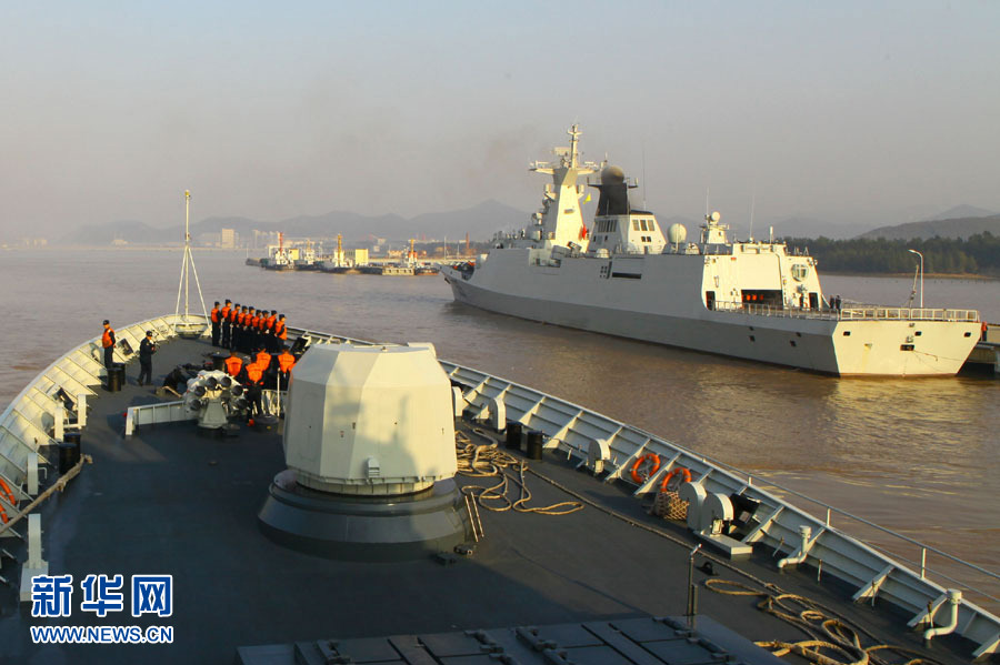 A Chinese naval fleet passed through the Miyako Strait and entered West Pacific Ocean for a routine training exercise on Nov. 28, 2012. (Xinhua/Fang Ting)