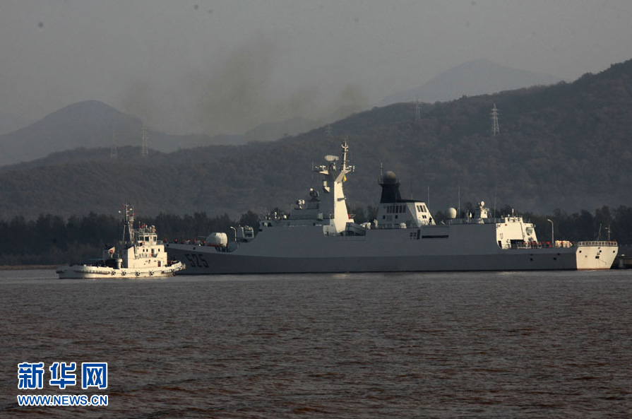 A Chinese naval fleet passed through the Miyako Strait and entered West Pacific Ocean for a routine training exercise on Nov. 28, 2012. (Xinhua/Ju zhenhua)