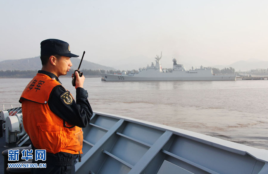 A Chinese naval fleet passed through the Miyako Strait and entered West Pacific Ocean for a routine training exercise on Nov. 28, 2012. (Xinhua/Ju zhenhua)