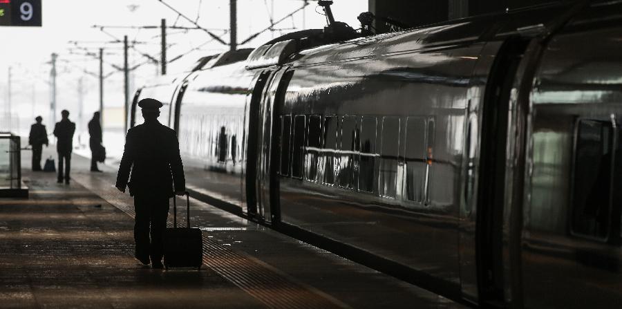 Driver works on 1st high-speed line through high-latitude regions  (5)