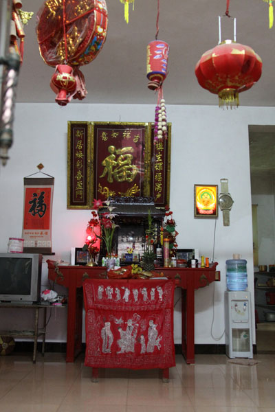 Buddhism is important to Fujian Province. People pray for a safe catch and a bumper harvest before they go out fishing. Mazu, or Heavenly Queen, is the most worshipped sea goddess in China's coastal areas, especially in the southeast and Taiwan islands. (CRIENGLISH.com/Luo Chun)