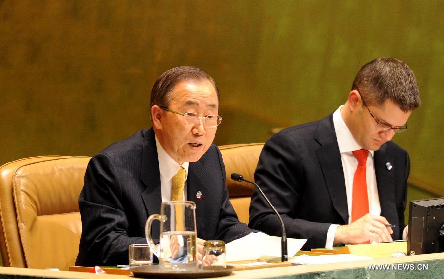 UN Secretary General Ban Ki-moon (L) speaks at the UN General Assembly (UNGA) meeting at the UN headquarters in New York, the United States, on Nov. 29, 2012. The UNGA on Thursday voted overwhelmingly to grant an upgrade of the Palestinians status at the United Nations from "entity" to "non-member state". (Xinhua/Shen Hong)