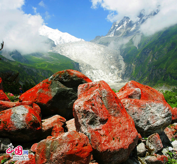 The photo shows the unique spectacle of red stones in the Hailuo Valley, at the foot of the Gongga snow-topped peak, which situates on the eastern hillside of Gongga Mountain at the eastern edge of the Qinghai-Tibetan Plateau. The red material on the stones is a kind of primitive algae. The valley is known as the "No.1 red stone rapid in the world". (China.org.cn)