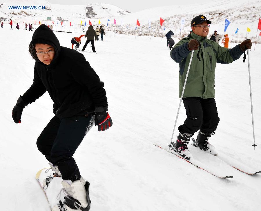 Tourists ski at the Tianchi Scenic Zone in the Tianshan Mountains, northwest China's Xinjiang Uygur Autonomous Region, Dec. 1, 2012. The Tianchi Ice and Snow Festival kicked off at the scenic spot on Saturday. (Xinhua/Yu Tao)