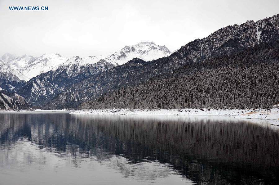 Photo taken on Dec. 1, 2012 shows the scenery of the Tianchi Scenic Zone in the Tianshan Mountains, northwest China's Xinjiang Uygur Autonomous Region. The Tianchi Ice and Snow Festival kicked off at the scenic spot on Saturday. (Xinhua/Yu Tao)