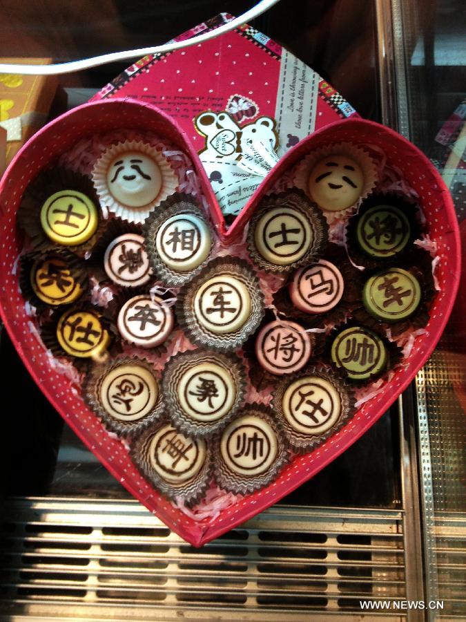 Photo taken on Dec. 2, 2012 shows a box of Chinese chess pieces made of chocolate in Suzhou, east China's Jiangsu Province. As western Christmas is coming, many new gifts have been created to attract customers. (Xinhua/Li Junfeng)