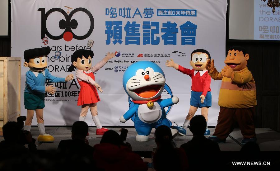 Characters of Japanese cartoon "Doraemon" pose during a press conference of an exhibition with the theme "100 years before the birth of Doraemon" in Taipei, southeast China's Taiwan, Dec. 3, 2012. (Xinhua/Xing Guangli) 