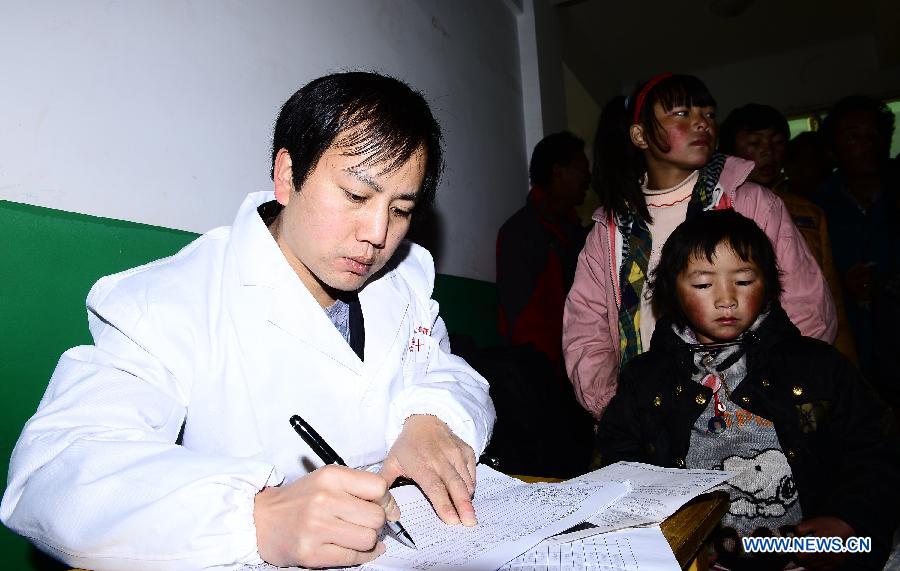 Doctor Zhang Lu from Anhui Red Cross Cardiovascular Hospital records health condition of a child in Nangqian County, northwest China's Qinghai Province, Dec. 3, 2012. More than 500 children here will receive free heart disease test by doctors from Anhui Red Cross Cardiovascular Hospital and 15 children with congenital heart disease will be treated for free in Hefei, capital of east China's Anhui Province. (Xinhua/Zhang Hongxiang) 