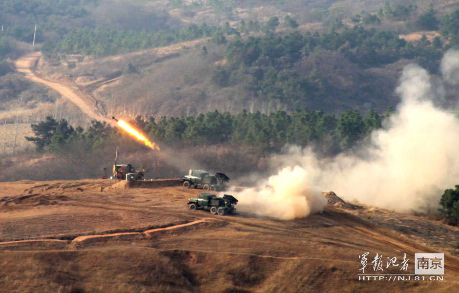 An armored brigade and a mechanized infantry brigade conduct a laser-simulation actual-troop confrontation and live-ammunition training under information conditions at the Sanjie Training Base of the Nanjing Military Area Command (MAC) on Nov. 27, 2012. (nj.81.cn/Ou Yanghao, Zuo Hailiang, Yang Kang)