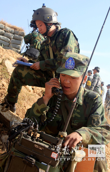 An armored brigade and a mechanized infantry brigade conduct a laser-simulation actual-troop confrontation and live-ammunition training under information conditions at the Sanjie Training Base of the Nanjing Military Area Command (MAC) on Nov. 27, 2012. (nj.81.cn/Ou Yanghao, Zuo Hailiang, Yang Kang)