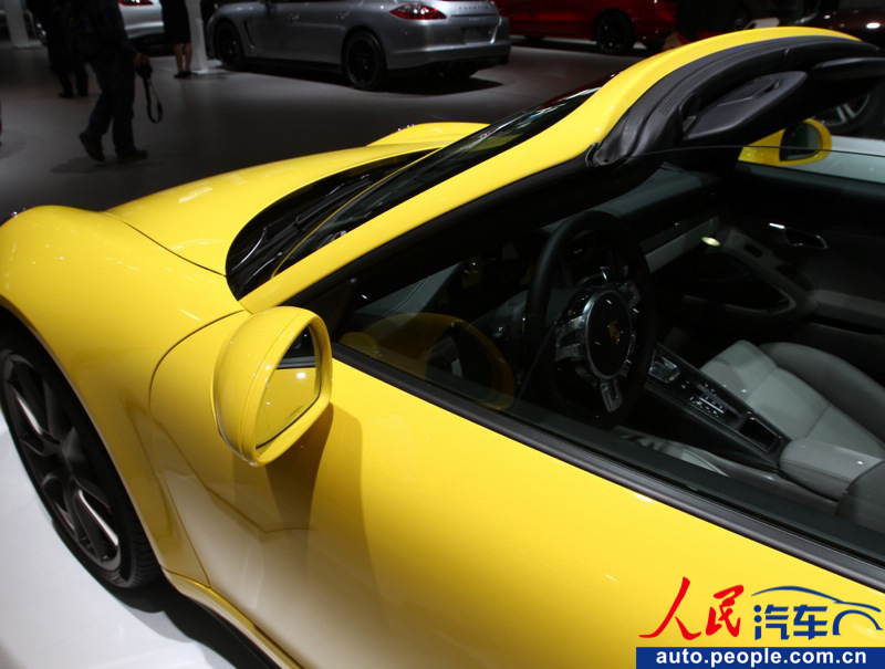 Porsche 911 Carrera 4S shines at Guangzhou Auto Show (22)