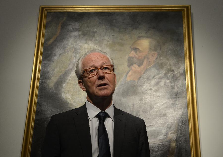 Lars Heikensten, Executive Director of the Nobel Foundation, speaks to media in front of the portrait of Alfred Nobel at a press conference on the Nobel Week events and the Nobel ceremonies in Stockholm, capital of Sweden on Dec. 5, 2012. Nobel laureates of 2012 will receive Nobel prizes at the formal ceremonies in Stockholm on Dec. 10. (Xinhua/Wu Wei) 