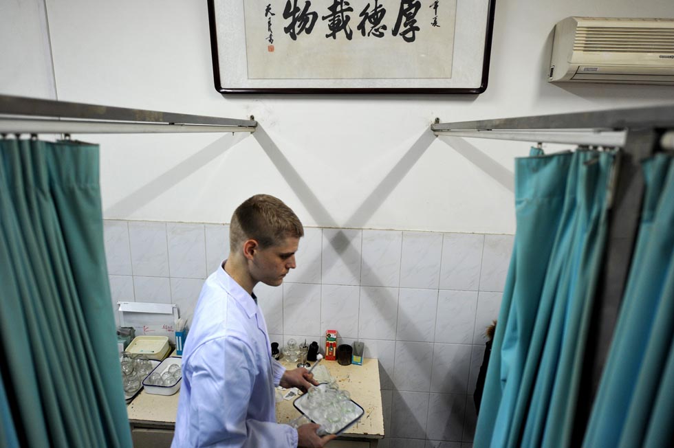 Florian Paillard prepares medical equipment at the Acupuncture and Moxibustion Hospital of Anhui University of Traditional Chinese Medicine in Hefei, capital of east China's Anhui Province, Feb. 13, 2012.(Xinhua/Liu Junxi)
