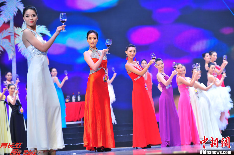 Contestants perform at the China Final of the 9th Miss Tourism Cultural World held in south China's Hainan Province on Dec. 5, 2012.(CNSPHOTO/Luo Yunfei)