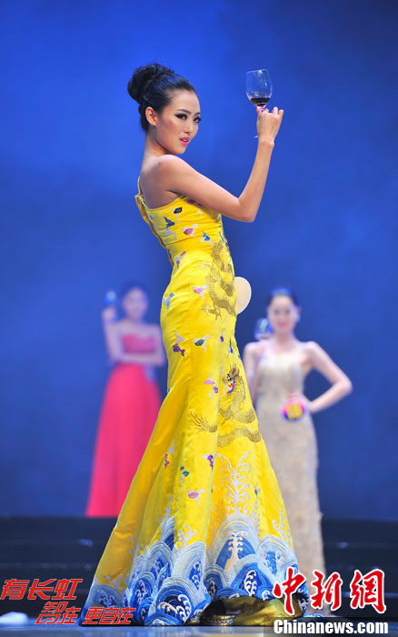 A contestant performs at the China Final of the 9th Miss Tourism Cultural World held in south China's Hainan Province on Dec. 5, 2012. (CNSPHOTO/Luo Yunfei)