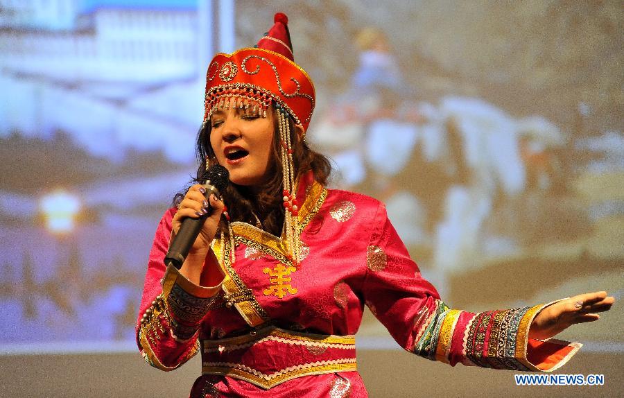 A student of the Confucius Institute of the Pontifical Catholic University of Chile performs at an event marking the end of the year for students of Chinese language and Chinese culture in Santiago, capital of Chile, on Dec. 5, 2012.(Xinhua/Jorge Villegas) 