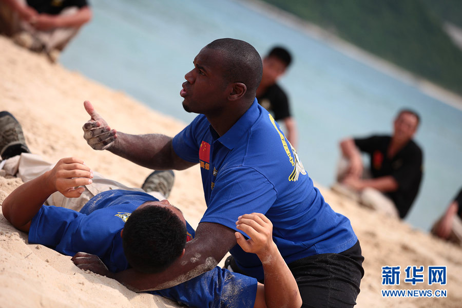 'Devil' foreign instructors at Chinese bodyguard training camp (2)