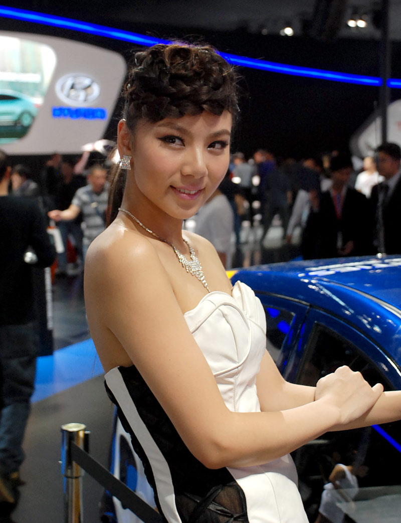 Sweet beauty at Int'l Motor Show in Guangzhou (23)