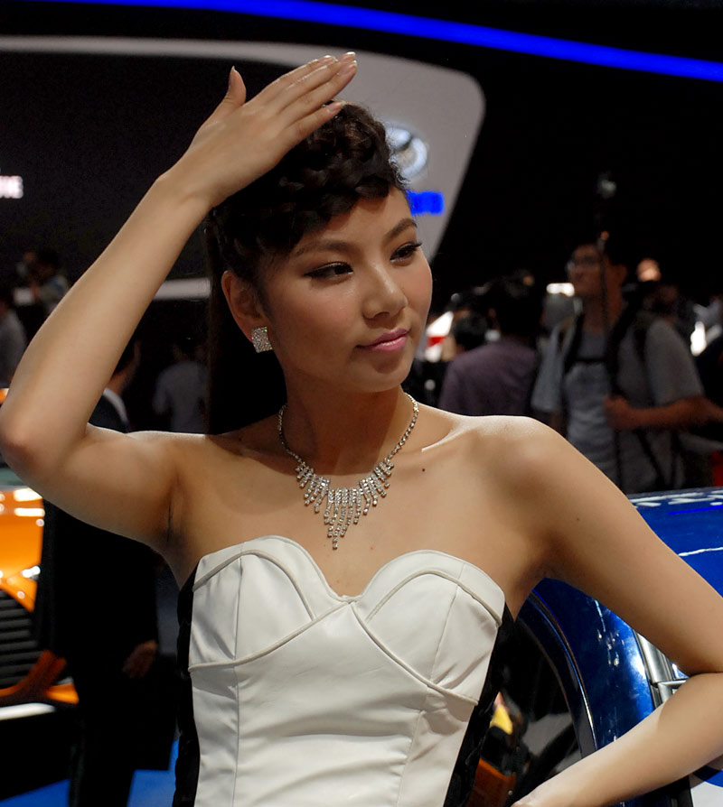 Sweet beauty at Int'l Motor Show in Guangzhou (7)